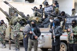 مقاتلون من جبهة النصرة قرب مطار النيرب بحلب