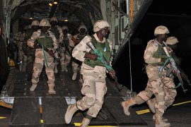 Nigerian soldiers arrive at the airport in Bamako on January 17, 2013. Over one hundred Nigerian and Togolese soldiers arrived in Bamako today as part of the West African force meant to help French troops chase Islamists from their strongholds in northern Mali. ECOWAS promised more than 3,000 soldiers to back Operation Serval, launched on January 11. AFP PHOTO / ISSOUF SANOGO