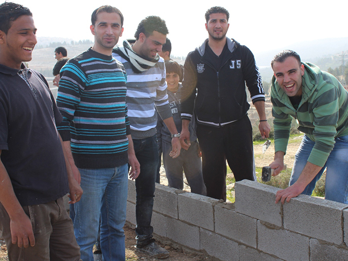 ‪شبان فلسطينيون يبنون مسجدا باسم 