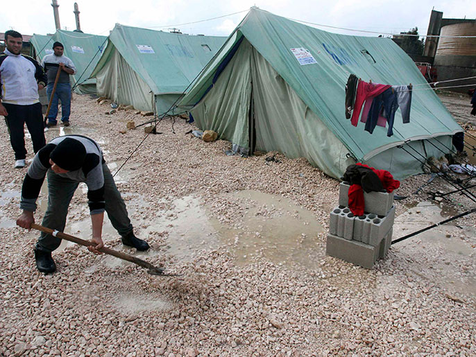 المياه غمرت مخيما للاجئين السوريين بالبقاع اللبناني(رويترز)