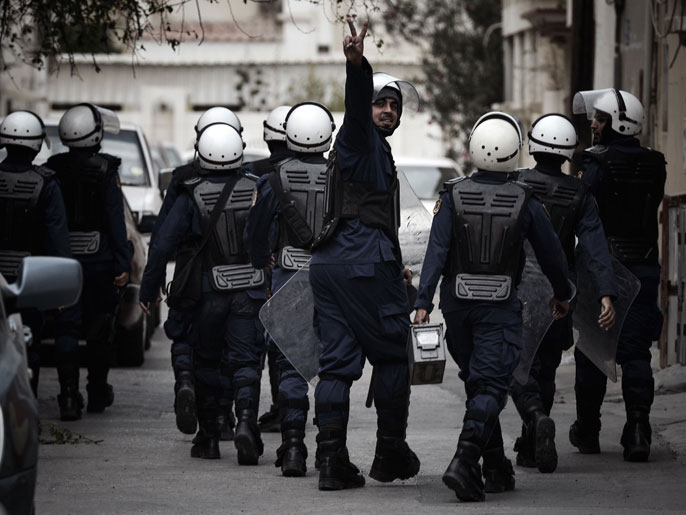 ضرب وتهديد بالاغتصاب والصعق.. جماعتان حقوقيتان: شرطة البحرين تعذب أطفالا معتقلين