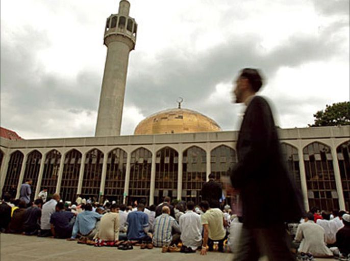 r: muslims prepare to pray at central london mosque for friday prayers in central london,