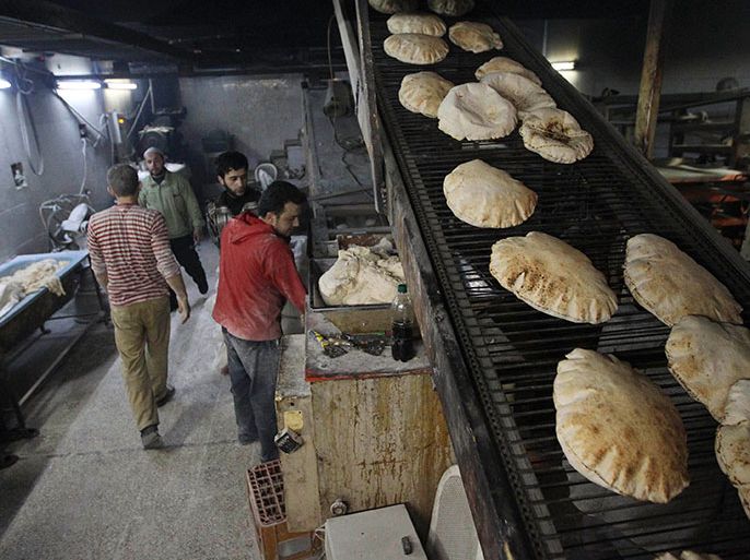 Bakers prepare bread at a bakery in the old city of Aleppo January 6, 2013. REUTERS/Muzaffar Salman (SYRIA - Tags: FOOD CONFLICT SOCIETY)