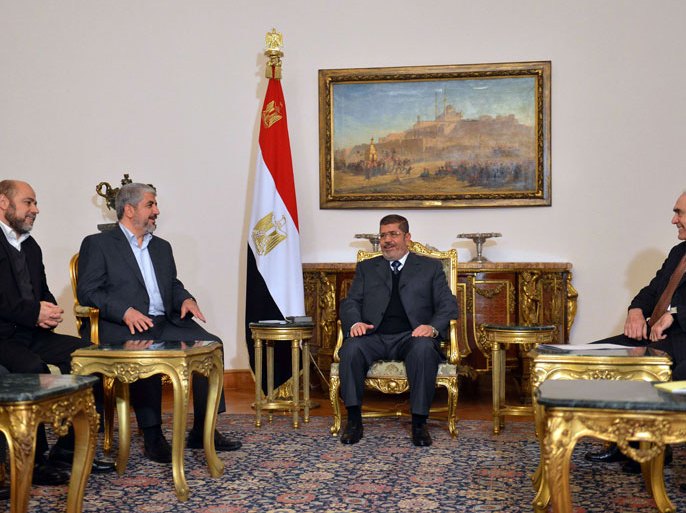 Cairo, -, EGYPT : Egyptian President Mohamed Morsi (C) and his Foreign Minister Mohamed Kamel Amr (R) meet with Hamas leader Khaled Meshaal (2-L) and Hamas political bureau member Musa Abu Marzuk (L) in Cairo on January 9, 2013. Palestinian leaders Mahmud Abbas and Khaled Meshaal are due to hold talks in Cairo on a stalled reconciliation agreement, and separately meet with Egyptian President Mohamed Morsi, officials said. AFP PHOTO / KHALED DESOUKI
