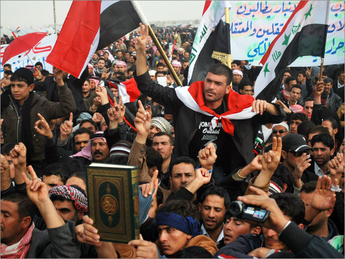المتظاهرون طالبوا بإلغاء قانوني الإرهاب والعدالة والمساءلة (الجزيرة-أرشيف)
