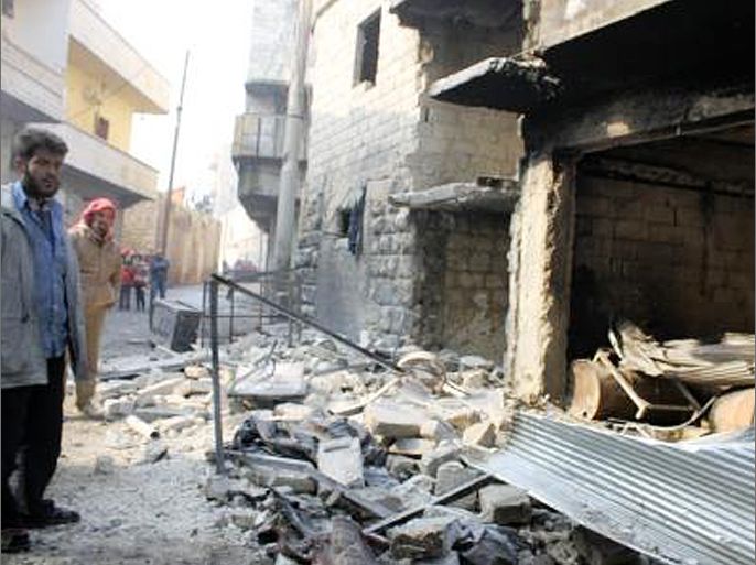 من آثار القصف على حي سعد الأنصاري في حلب أمس الخميس.jpg