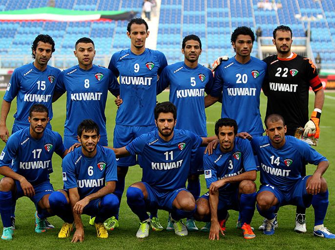 Manama, -, BAHRAIN : Kuwait's national team players pose prior the start of the Gulf Cup football match Kuwait versus Yemen, on January 6, 2013 in Manama. AFP PHOTO/MARWAN NAAMANI