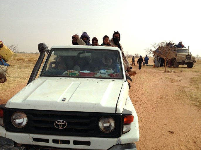 حركة نزوح شديدة على الطريق الرابط بين موريتانيا وتمبكتو.