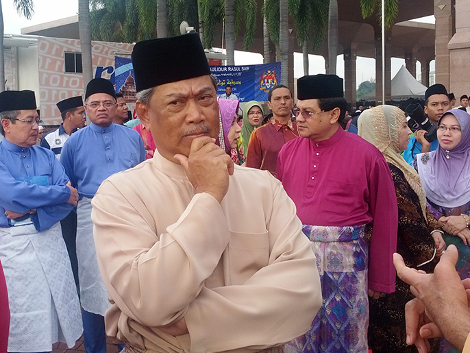 محيي الدين ياسين نائب رئيس الوزراء الماليزي بانظار جلالة الملك أثناء الاحتفالات