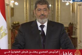 مرسي يعلن حالة الطوارئ على مدينة السويس وبورسعيد والإسماعيلية