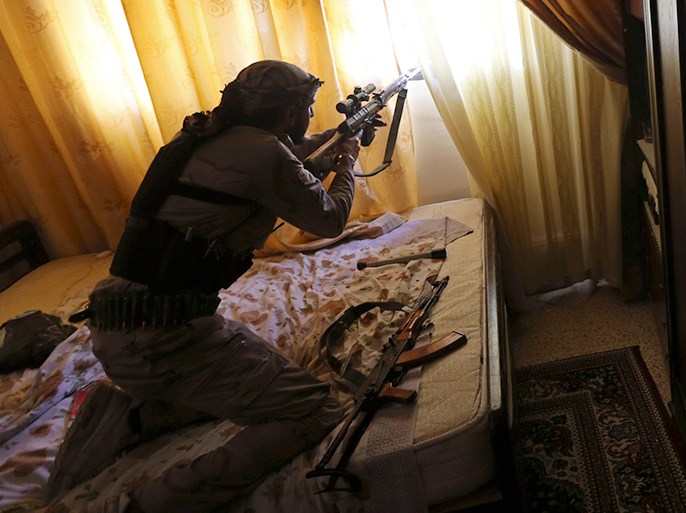 A fighter from the Sadik unit of Free Syrian Army's Tahrir al Sham brigade fires his Draganov sniper rifle from inside a house during heavy fighting in Mleha suburb of Damascus January 22, 2013. REUTERS/Goran Tomasevic (SYRIA - Tags: CIVIL UNREST POLITICS TPX IMAGES OF THE DAY)
