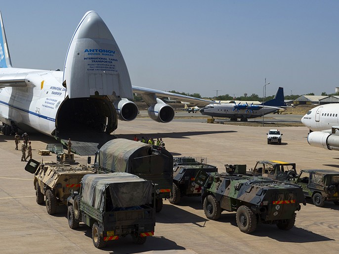 This handout picture released and taken on January 14, 2013 by French Army Communications Audiovisual office (ECPAD) shows the French army unloading vehicles from a cargo in N'djamena as part of the "Serval" operation in Mali. Rafale fighter planes struck bases used by Al-Qaeda-linked fighters in Gao, the main city in northern Mali and the base from which ethnic-Tuareg rebels launched the offensive a year ago that touched off Mali's descent into chaos. France also struck a large base in the northern region of Kidal, targeting rebel stockpiles of munitions and fuel. AFP PHOTO / ECPAD / Nicolas-Nelson Richard