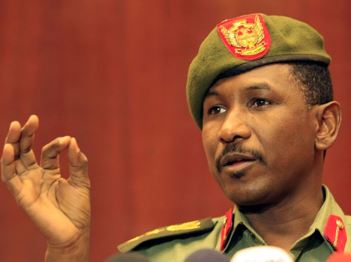 epa03239797 Spokesman of the Sudanese Army colonel al-Sawarmi, speaks during a press conference in Khartoum, Sudan, 28 May 2012. Al-Sawarmi announced on 28 May, that Sudan will withdraw his troops from Abyei region after months of conflicts with South Sudan. EPA/STR