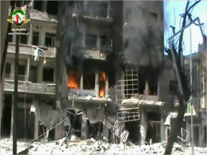 ‪قصف قوات النظام تواصل على حمص وريفها‬ (الجزيرة-أرشيف)