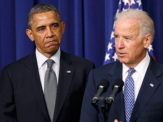 U.S. President Barack Obama (L) and Vice President Joe Biden unveil a series of proposals to counter gun violence during an event at the White House in Washington January 16, 2013. Biden delivered his recommendations to Obama after holding a series of meetings with representatives from the weapons and entertainment industries as requested by the president after the December 14 school shooting in Newtown, Connecticut, in which 20 children and six adults were killed. REUTERS/Kevin Lamarque (UNITED STATES - Tags: POLITICS CRIME LAW)