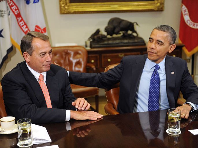 epa03473823 US President Barack Obama (R) speaks with US Speaker of the House John Boehner during a meeting with bipartisan group of congressional leaders in the Roosevelt Room of the White House in Washington, DC., 16 November 2012. EPA/OLIVIER DOULIERY / POOL