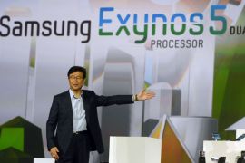 epa03529170 President of Samsung Electronics' Device Solutions, Dr. Stephen Woo, introduces the Samsung Exynos 5 Dual Processor during the keynote speech on the second day of the International Consumer Electronics Show in Las Vegas, Nevada, USA, 09 January 2013. The annual CES which takes place from 8-11 January is a place where industry manufacturers, advertisers and tech-minded consumers converge to get a taste of new gadgets and innovations coming to the market each year. EPA/MICHAEL NELSON
