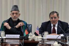Washington, District of Columbia, UNITED STATES : Afghan President Hamid Karzai (L) and US Secretary of Defense Leon Panetta hold a meeting at the Pentagon in Washington, DC, on January 10, 2013. AFP PHOTO/Jewel Samad