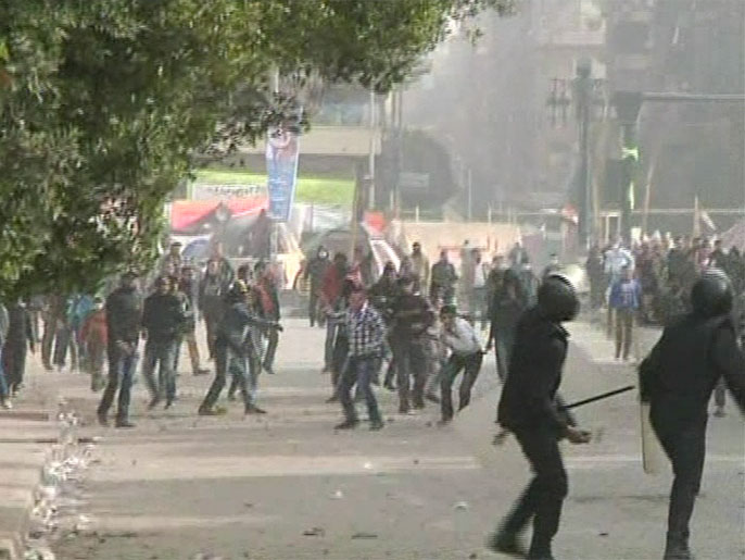 ‪متظاهرون يقطعون جسورا رئيسية بالقاهرة‬ (الجزيرة)