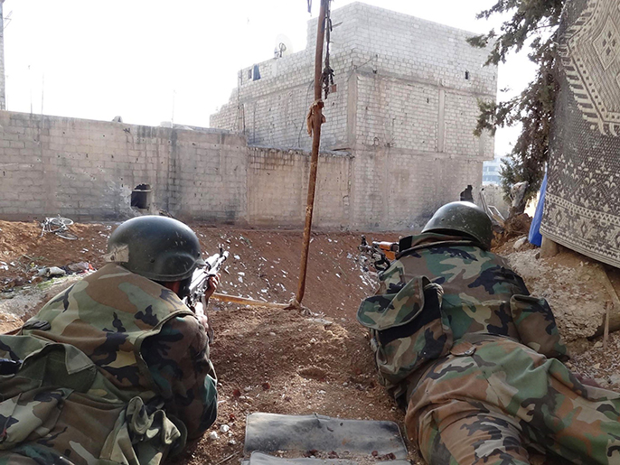 ‪القوات النظامية تشن هجومها بريف دمشق بمساعدة حزب الله حسب ناشطين‬ (الفرنسية-أرشيف)