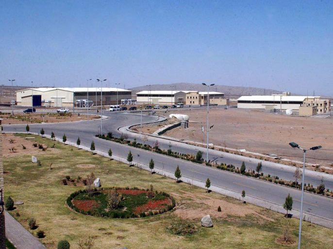 epa01307799 (FILE) A file picture dated 30 March 2005 shows the uranium enrichment complex of Natanz in central Iran. Iran has started to install 6,000 new centrifuges at the Natanz nuclear plant, the news network Khabar quoted President Mahmoud Ahmadinejad as saying on 08 April 2008. 'Today the installation of 6,000 new centrifuges in Natanz has started and there have been other new nuclear developments which will be disclosed later today' Ahmadinejad said. EPA/STR