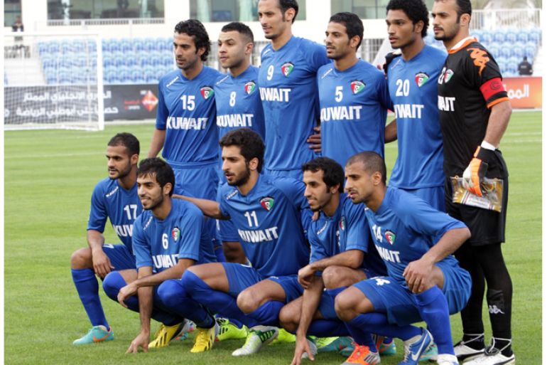 Kuwait's national team players pose for a photograph prior to the start of their Gulf Cup football match Kuwait versus Yemen, on January 6, 2013, in the Bahraini capital, Manama. AFP PHOTO/ALI AL