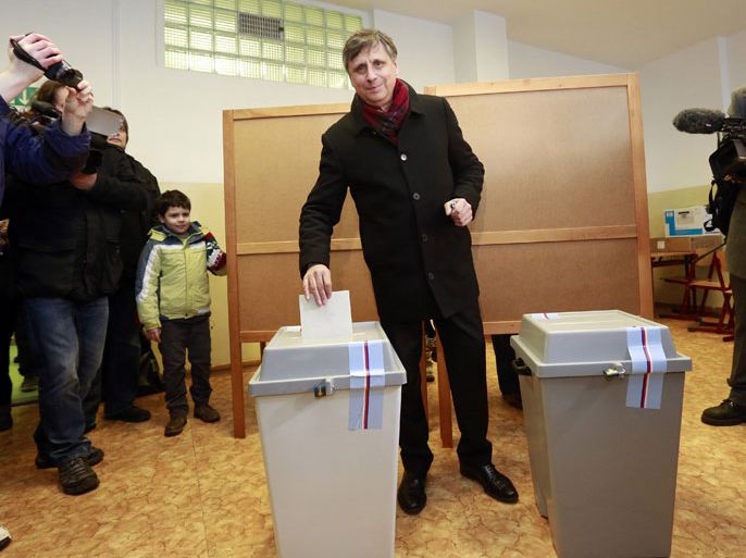 prague, -, CZECH REPUBLIC : Former Czech Prime Minister and Presidential candidate Jan Fischer casts his ballot at a polling station in Prague on January 11, 2013. Czech polling stations opened on January 11 afternoon in local mid-time for the first round of the first Czech direct presidential