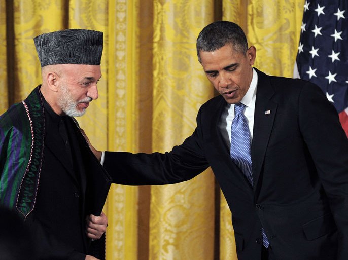 J403 - Washington, District of Columbia, UNITED STATES : US President Barack Obama (R) and his Afghan counterpart Hamid Karzai leave after a joint press conference in the East Room at the White House in Washington, DC, on January 11, 2013. Obama and Karzai said that American forces would hand the lead in the fight against the Taliban to Afghan forces in the next few months. AFP PHOTO/Jewel Samad