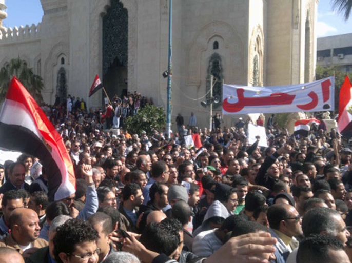 المتظاهرون رددوا هتافات منددة بالشرطة ورئيس الجمهورية.jpg