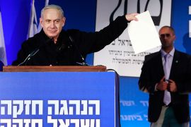 Israel's Prime Minister Benjamin Netanyahu holds up a paper during a Likud-Yisrael Beitenu campaign rally in the southern city of Ashdod January 16, 2013. Netanyahu's right-wing Likud party, allied with the nationalist Yisrael Beitenu party, continues to lead opinion polls ahead of Israel's Jan. 22 parliamentary election. REUTERS/Amir Cohen (ISRAEL - Tags: POLITICS ELECTIONS)