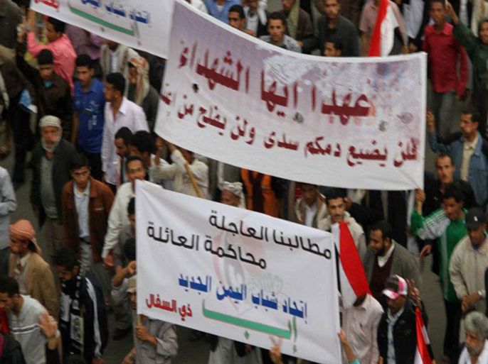 شباب الثورة يطالبون بمحاكمة المسئولين عن قتلة المتظاهرين