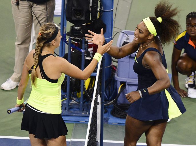 epa03391986 Serena Williams of the US (R) and Victoria Azarenka of Belarus (L) shake hands at the net after the women's final match on the fourteenth day of the 2012 US Open Tennis Championship at the USTA National Tennis Center in Flushing Meadows, New York, USA, 09 September 2012. The US Open has been extended a day for the fifth straight year due to weather and will end on Monday 10 September 2012. EPA/LARRY W. SMITH