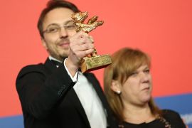 epa03587699 Romanian director Calin Peter Netzer (L) and producer Ada Solomon (R) pose with the Golden Bear award for Best Film for his movie 'Pozitia Copilului' (Child's Pose)