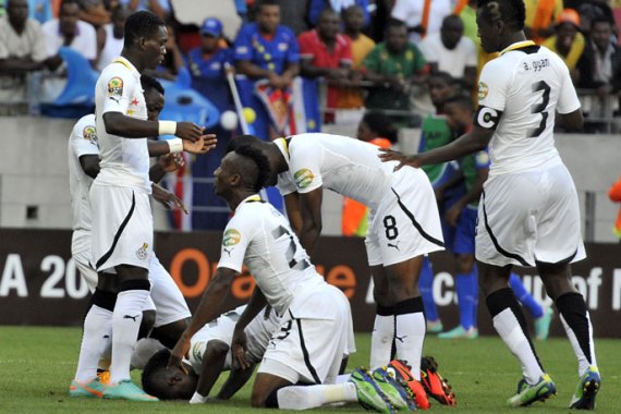 Ghana's midfielder Mubarak Wakaso (down) is congratulated by teammates after scoring a goal during the African Cup of Nation 2013 quarter final football match Ghana vs Cap Verde, on February 2, 2013 in Port Elizabeth. AFP PHOTO / ISSOUF SANOGO