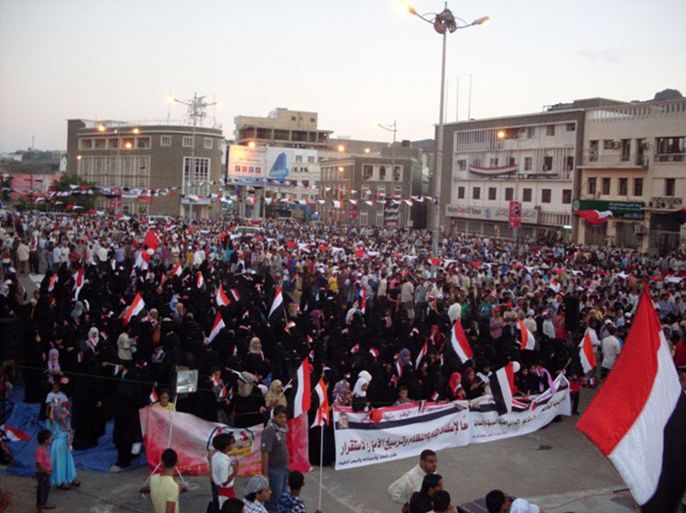ساحة الحرية بكريتر حيث يحتشد انصار شباب الثورة المؤدين للتغير (الجزيرة نت -إرشيف)