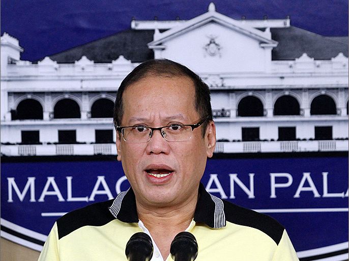 This handout photo taken and released on February 26, 2013 by Malacanang Photo Bureau (MPB) shows Philippine President Benigno Aquino speaking during a press conference at Malacanang Palace in Manila where he warned a sultan, he would face the "full force of the law" if he did not end a standoff involving his armed followers in the Malaysian state of Sabah. Aquino told Sultan Jamalul Kiram III to recall 180 of his followers, about 30 of whom were armed, from a fishing village on the island of Borneo where they have been facing off with Malaysian security forces for two weeks. AFP PHOTO / Rey Baniquet / MPB ---EDITORS NOTE--- RESTRICTED TO EDITORIAL USE MANDATORY CREDIT "AFP PHOTO / REY BANIQUET / MPB" --- NO MARKETING NO ADVERTISING CAMPAIGNS - DISTRIBUTED AS A SERVICE TO CLIENTS
