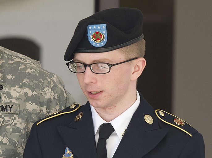 (FILES)PFC Bradley Manning is escorted by military police as he departs the courtroom at Fort Meade, Maryland in this April 25, 2012 file photo. US Army soldier Bradley Manning said February 28, 2013 that he intends to plead guilty to ten of the 22 charges leveled against him after the leak of a vast trove of official secrets to WikiLeaks. But the 25-year-old private will deny the most serious of the allegations, including that his passing of a collection of classified US government files to the whistle-blower site amounted to collusion with America's enemies. AFP PHOTO/Jim Watson