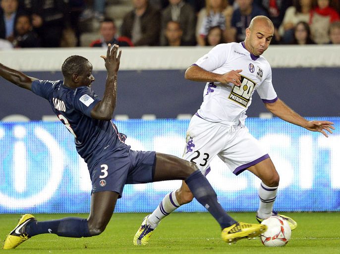 epa03398078 Mamadou Sakho (L) of PSG vies for the ball with Aymen Abdennour (R) of Toulouse during the French Ligue 1 soccer match between Paris Saint Germain and Toulouse Football Club at Parc des Princes stadium in Paris, France, 14 September 2012. EPA/STEPHANE REIX