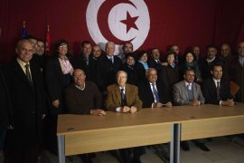 GUE2037 - Tunis, -, TUNISIA : Former Tunisian prime minister Beji Caid Essebsi (C) and Tunisian members of a a five-parties coalition pose for a family photo after a signing ceremony where two Tunisian parties joined in the Political and Electoral Front on February 11, 2013 in Tunis. Tunisian President Moncef Marzouki's secular party said that it would stay in the ruling coalition, but demanded the resignation of key Islamist ministers amid deepening political uncertainty. AFP PHOTO/GIANLUIGI GUERCIA