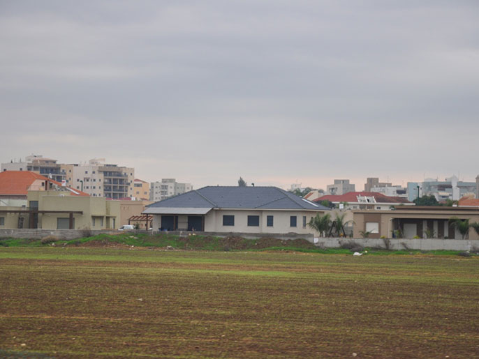 ‪أحياء سكنية ببلدة العفولة أقيمت فوق أراضي اللاجئين‬  (الجزيرة)