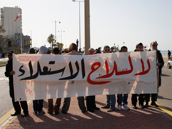 ‪مطالبات الشارع اللبناني للحزب تركزت على عدم تسخير سلاح المقاومة لحماية المطلوبين على ذمة قضايا فساد‬ (الجزيرة)
