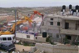 قوات الاحتلال تهدم مبنى في مدينة القدس