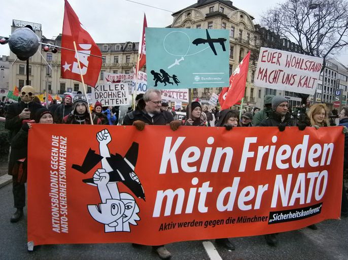 مظاهرة ألمانية ضد حروب الناتو ومؤتمر ميونيخ للأمن - لمتظاهرون نددوا بحروب الناتو ومؤتمر ميونيخ للأمن والمهام الخارجية للجيش الألماني