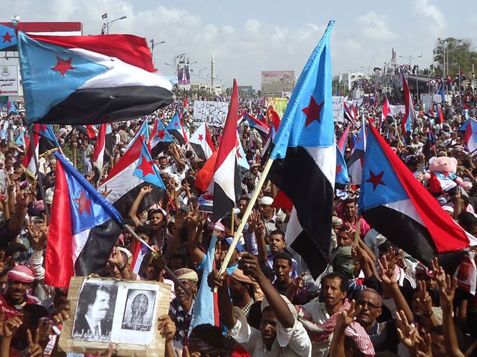 SK173 - Aden, -, YEMEN : Yemeni protestors take part in a demonstration in Aden, southern Yemen, calling for their independence from Sanaa on March 18, 2013. The anti-dialogue rally that called for secession took place as President Abdrabuh Mansur Hadi warned Yemenis against the use of force to express political views, as he opened a national dialogue to pave the way for the drafting of a new constitution and the staging of elections. AFP PHOTO/STR