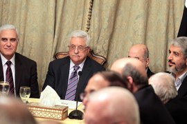 epa03118523 Egyptian intelligence chief Murad Muwafi (L), Palestinian President Mahmoud Abbas (2-L), and Hamas leader Khaled Meshaal (R) during a meeting between Fatah and Hamas in Cairo, Egypt, 23 February 2012. According to media reports, the leaders of the Palestinian movements Hamas and Fatah were visiting Egypt for talks on a Palestinian reconciliation deal. An agreement was sealed in Qatar earlier this month stating that current President Mahmoud Abbas will serve as Prime minister of an interim unity government between the rival groups. EPA/KHALED ELFIQI / POOL