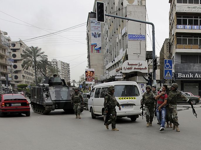 Lebanese army soldiers arrest a suspect as they patrol a street in the northern coastal city of Tripoli during clashes between pro- and anti-Syrian regime local gunmen on March 22, 2013. Tripoli has been rocked by deadly clashes between supporters and opponents of Syrian President Bashar al-Assad, where a two-year conflict has killed at least 70,000 people according to UN estimates. AFP PHOTO/JOSEPH EID