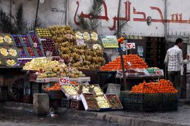 A vendor stands next to his fruit stall as he waits for customers near a mosque in Cairo March 11, 2013. The Egyptian pound has lost more than 8 percent of its value against the U.S. dollar since the end of December as concern deepens about the state of the economy, which is being undermined by political instability and rioting. Annual consumer inflation in Egyptian cities leapt to 8.2 percent in February from 6.3 percent in January, reaching the highest level since May last year. Food and drink prices rose 9.3 percent year-on-year last month. Picture taken March 11, 2013. To match Feature EGYPT-FOOD/ REUTERS/Amr Abdallah Dalsh (EGYPT - Tags: POLITICS BUSINESS FOOD)