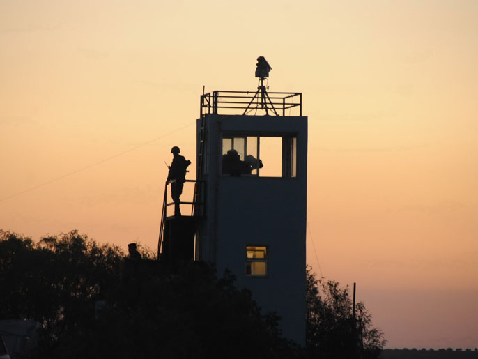 ‪برج مراقبة أردني في وادي اليرموك بين الأردن وسوريا‬ (الجزيرة)