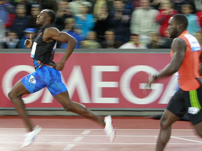 epa03375984 Usain Bolt from Jamaica (L) wins the men's 200m race during the Weltklasse IAAF Diamond League international athletics meeting in the Letzigrund stadium in Zurich, Switzerland, on Thursday, August 30, 2012. EPA/ALESSANDRO DELLA BELLA