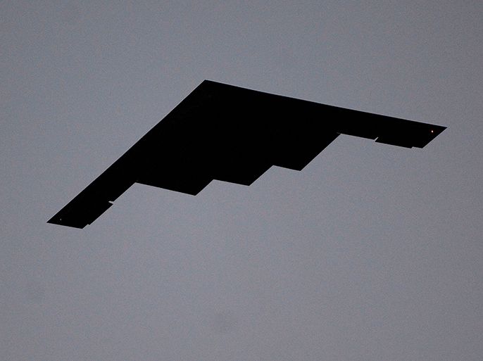 epa01414773 A B-2 Stealth Bomber performs a flyover during pre-game ceremonies for the 79th Annual Baseball All-Star game at Yankee Stadium in New York City, New York, USA, 15 July 2008. EPA/JUSTIN LANE